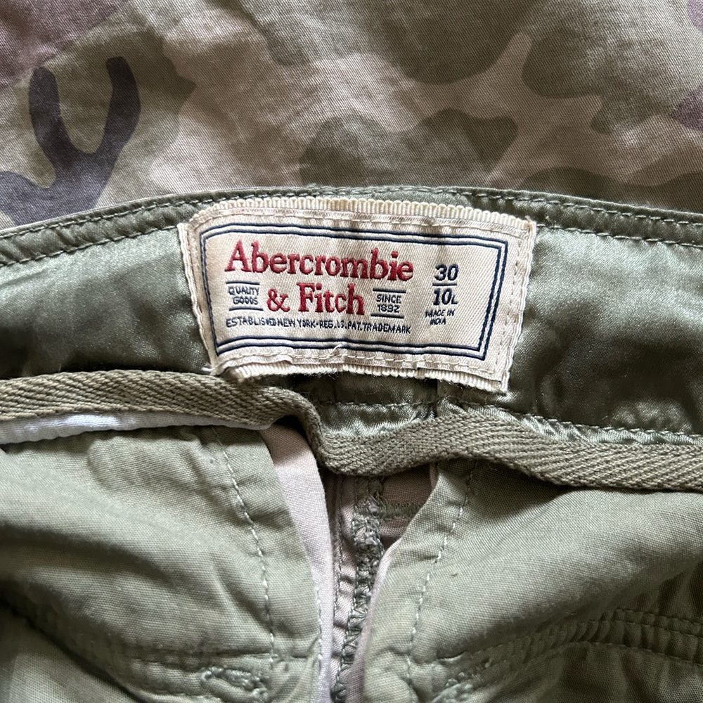 VTG Y2K 2000s Grunge Utility Abercrombie & Fitch Baggy Camo Cargo Pants 10 Long - Picture 8 of 8